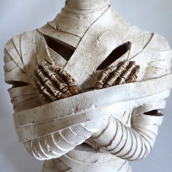 NEW 14.5” HOLIDAY BARN GOTHIC HALLOWEEN MUMMY BUST LED LIGHT UP RESIN SCULPTURE - Picture 7 of 15